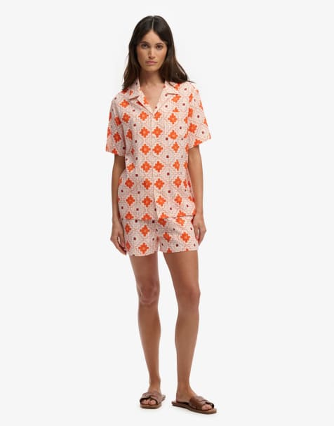 Superdry - Ensemble de plage à imprimé mosaïque sashiko avec chemise à manches courtes et short - Orange - view 1