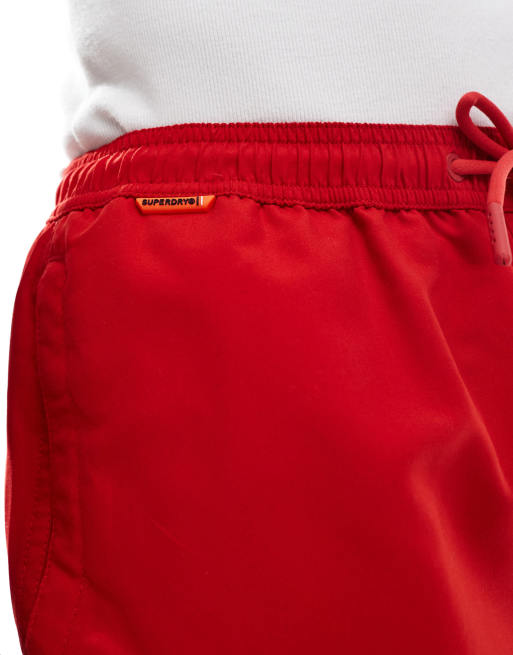 Superdry – Essential – Badeshorts in Rouge Red, 17 Zoll Schrittlänge, 3 von 4