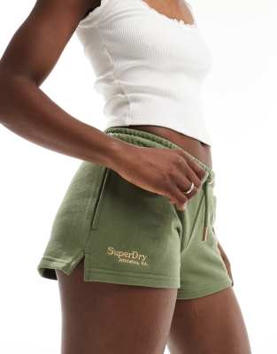 Superdry - Essential - Shorts in Oliv-Khaki mit Logo-Grün