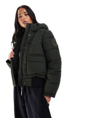 Superdry - Everest - Bomberjacke in Surplus Goods-Olivgrün