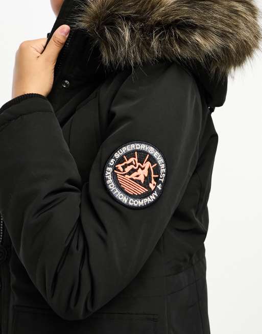 Superdry Everest Parka in Tiefschwarz mit Kapuze mit Kunstpelzbesatz ASOS
