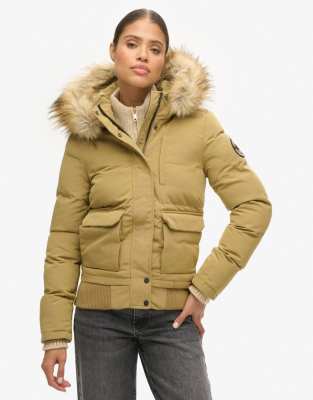 Superdry - Everest - Puffer-Bomberjacke in Camel mit Kapuze-Braun