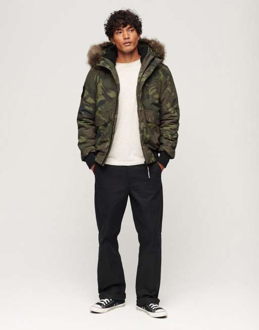 Superdry – Everest – Puffer-Bomberjacke mit Military-Muster