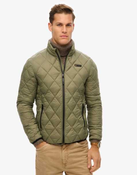 Superdry – Fuji Lite – Jacke in staubigem Olivgrün mit Rautensteppmuster - view 1