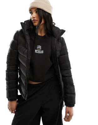 Superdry - Fuji - Wattierte Jacke in Schwarz mit Kapuze