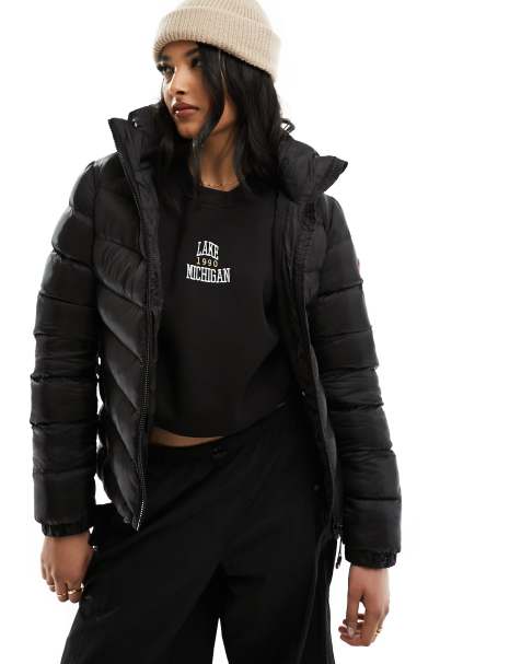 Superdry – Fuji – Wattierte Jacke in Schwarz mit Kapuze - view 1