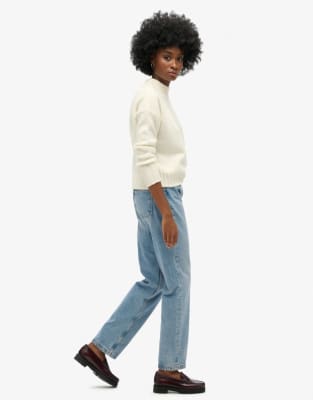 Superdry - Gerade geschnittene Jeans in Hibiskus:Creme/Rose mit mittelhohem Bund-Blau