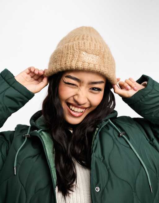Superdry – Gerippte Strickmütze in geröstetem Kokosnussbraun