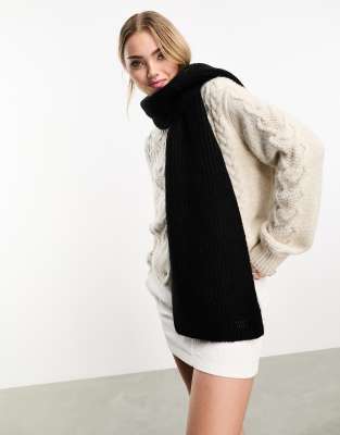 Superdry – Gerippter Strickschal in Schwarz