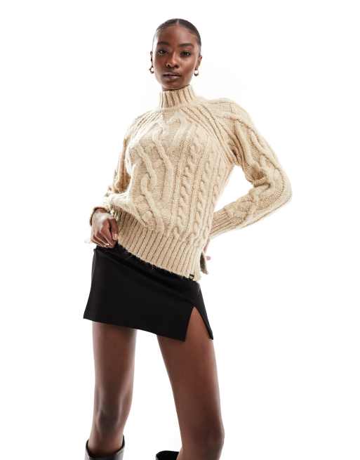 Superdry – Hochgeschlossener Strickpullover in meliertem Pfefferweiß mit Zopfmuster