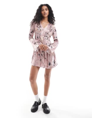 Superdry - Jacquard-Minikleid mit ausgestellten Ärmeln und altrosa japanischem Blumenmuster mit Schatteneffekt