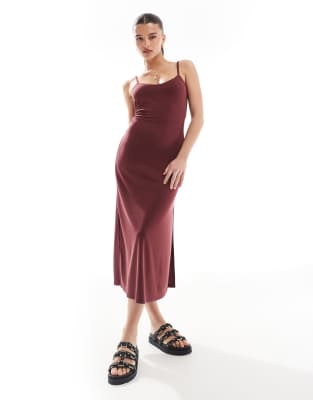 Superdry - Jersey-Kleid in Portbraun mit Rückenausschnitt