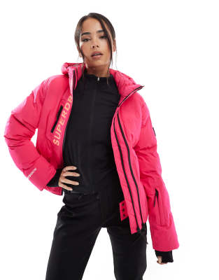 Superdry - Kastige Ski-Pufferjacke in Hyper-Feuerrosa mit Kapuze