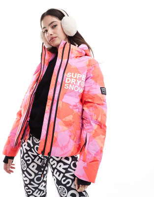 Superdry - Kastige Ski-Steppjacke in Korallenrot mit gebürstetem Military-Muster und Kapuze-Rosa