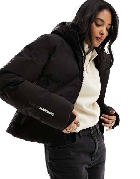 Superdry – Kastige Steppjacke in Schwarz mit Kapuze - view 1