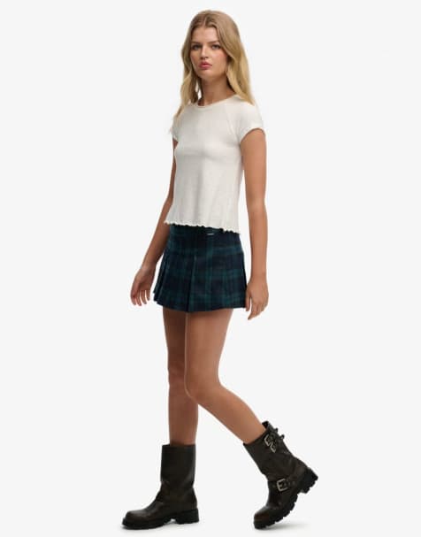 Superdry – Kurzer Falten-Skort in Marineblau/Grün kariert - view 1