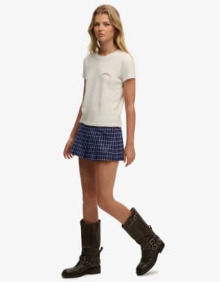 Superdry - Kurzer Falten-Skort in Marineblau/Rot kariert