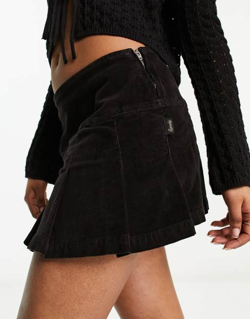 Superdry – Kurzer Vintage-Faltenrock aus Cord in Schwarz
