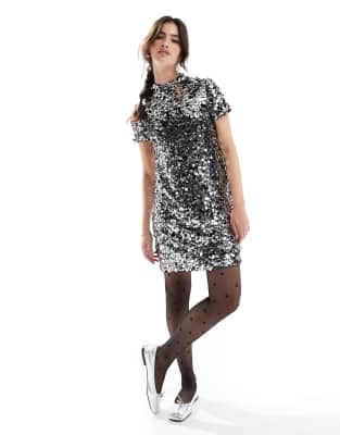 Superdry - Kurzes T-Shirt-Kleid mit Paillettenbesatz in Silber