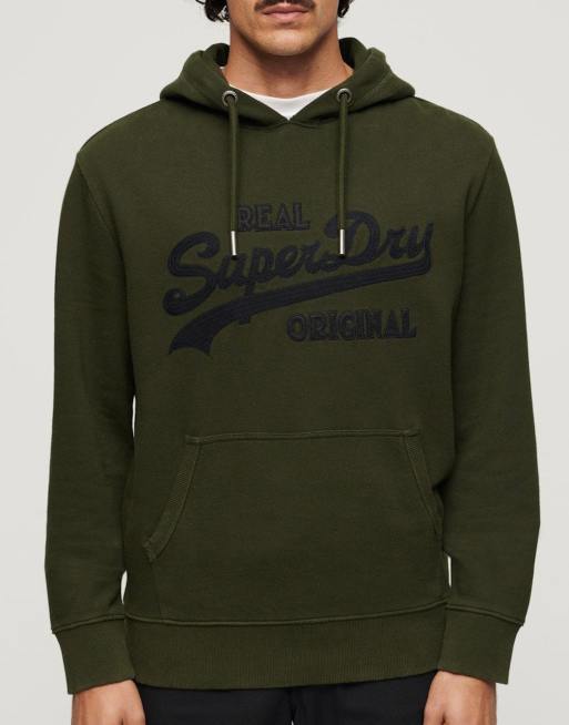 Superdry – Langärmliger Kapuzenpullover in Surplus-Goods-Olivgrün mit Stickerei