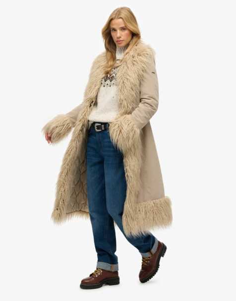 Superdry – Langer Mantel in Taupe mit zotteligem Besatz - view 1