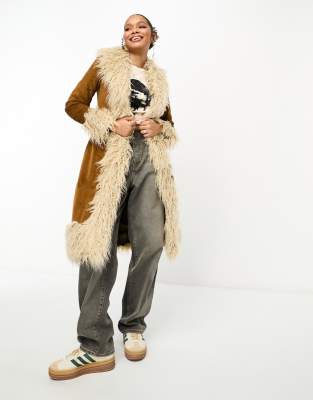 Superdry - Langer Vintage-Mantel in Braun mit Zottelbesatz