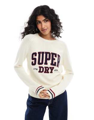 Superdry - Lockerer Strickpullover in natürlichem Weiß mit Rundhalsausschnitt und Print