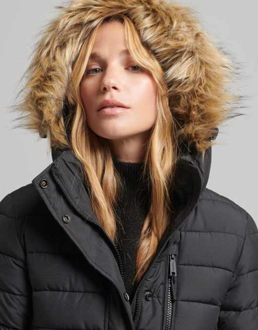 Superdry – Longline-Puffermantel in Schwarz mit Kapuze samt Kunstpelz-Besatz, 3 von 6
