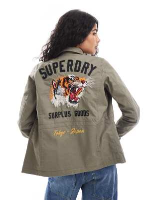 Superdry - M65 - Bestickte Military-Jacke in Moos-Khaki-Grün