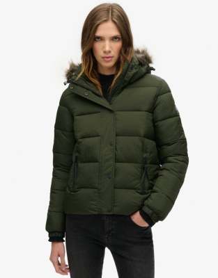 Superdry - Midlayer-Kurzjacke in dunklem Olivgrün mit Kapuze