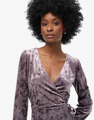 Superdry - Mini-Wickelkleid aus Samt in dunklem Felsengrau