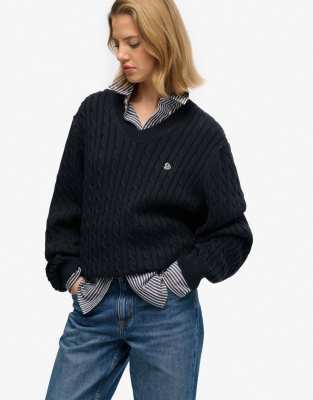 Superdry - Oversize-Pullover in Eclipse-Marineblau mit V-Ausschnitt und Zopfmuster