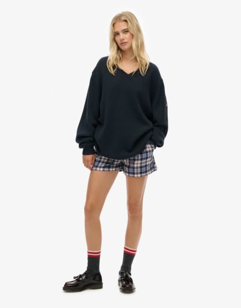 Superdry – Oversize-Pullover in tiefem Marineblau mit V-Ausschnitt - view 1