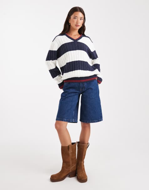Superdry – Oversize-Strickpullover in Marineblau gestreift mit Zopfmuster und V-Ausschnitt - view 1