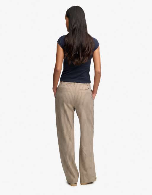 Superdry pantalon à taille mi-haute à rayures fines beige, 2 de 6