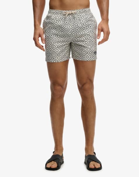 Superdry – Premium – Gemusterte Badeshorts in Sashiko Marshmallow/Wollweiß, 15 Zoll Schrittlänge - view 1