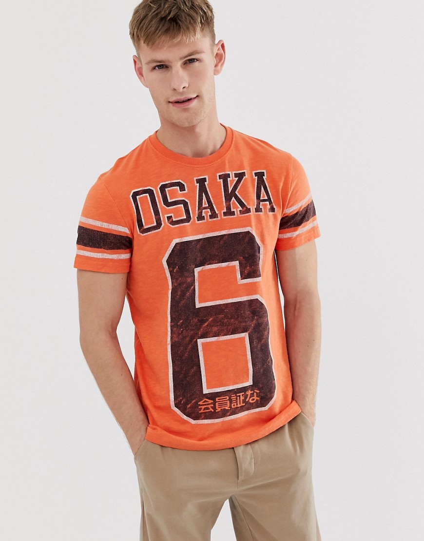 Superdry - Quarter Back - T-shirt con scritta Osaka-Arancione