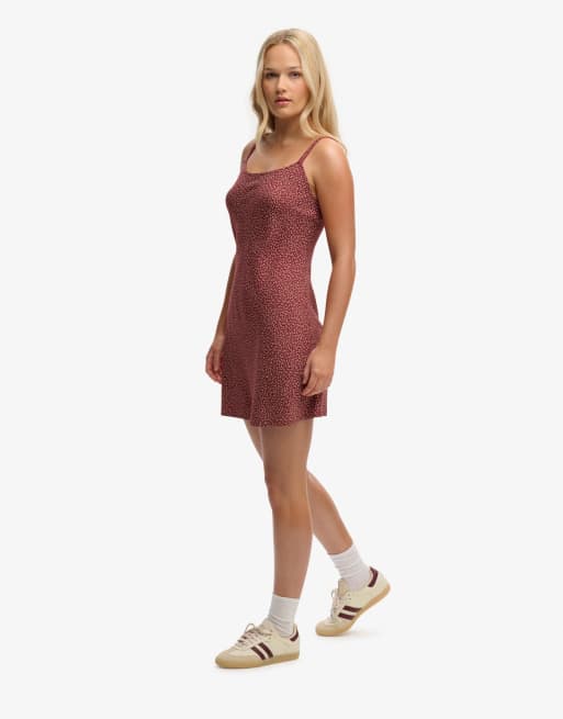 Superdry - Robe caraco courte à imprimé petites roses - Rouge bordeaux, 2 de 7