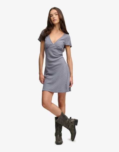 Superdry - Robe courte à pois avec décolleté en cœur et manches courtes - Bleu - view 1