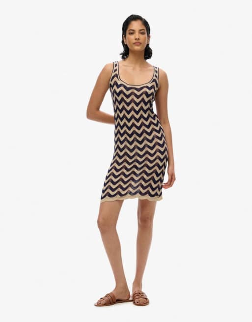 Superdry - Robe courte en maille à motif zigzag - Bleu marine et doré