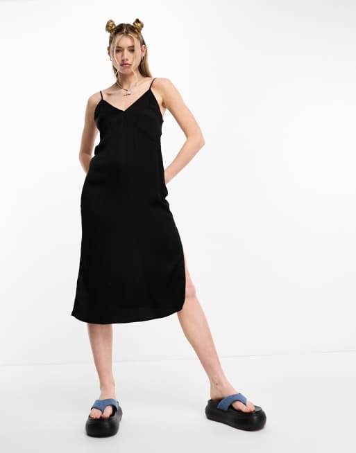 Superdry - Robe nuisette courte en satin à bretelles fines - Noir