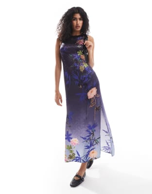 Superdry - Satin-Maxikleid mit kräftigem japanischem Blumenmuster mit Schatteneffekt-Blau