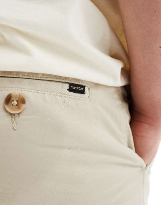 Superdry – Schmal zulaufende Stretch-Chinohose in Pelikan-Beige, 2 von 5