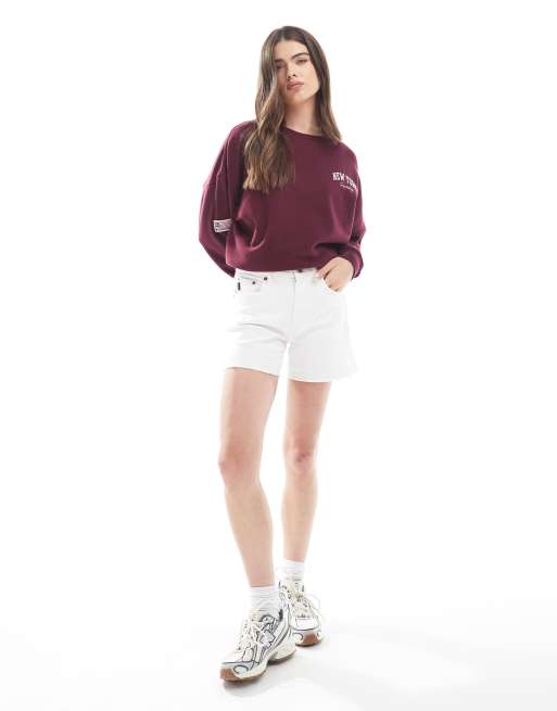 Superdry – Shorts mit mittelhohem Bund und abgeschnittenem Saum in Optic-Weiß