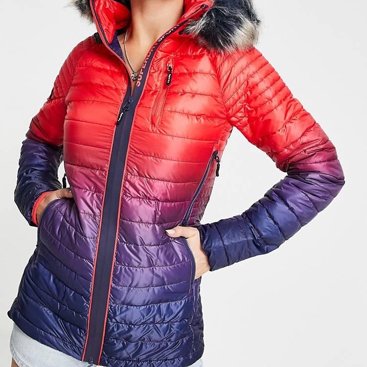 Superdry Sport - Power - Foret jakke med hætte med pelskant og falmet, rød | ASOS