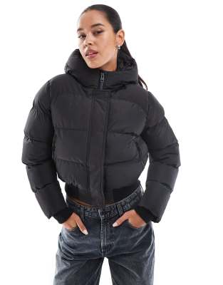 Superdry - Sportliche Puffer-Bomberjacke in Schwarz mit Kapuze