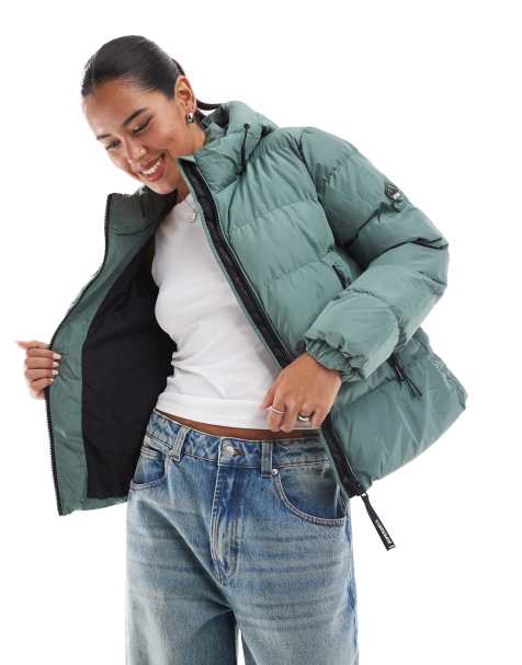 Superdry – Sportliche Steppjacke in Lorbeer-Khaki mit Kapuze - view 1