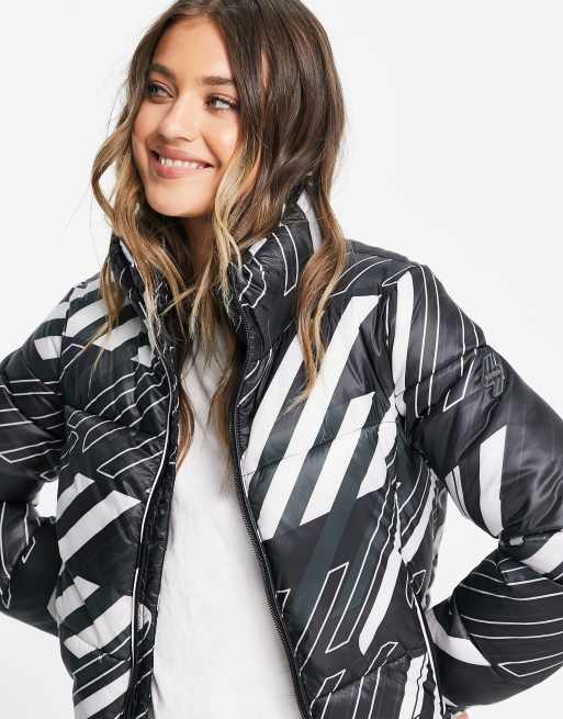 Superdry – Sportstyle Statement – Gefütterte Jacke in Schwarz-Bunt, 2 von 4