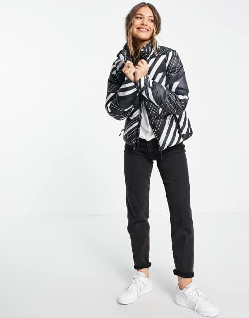 Superdry – Sportstyle – Svart flerfärgad jacka med vaddering, 3 av 4