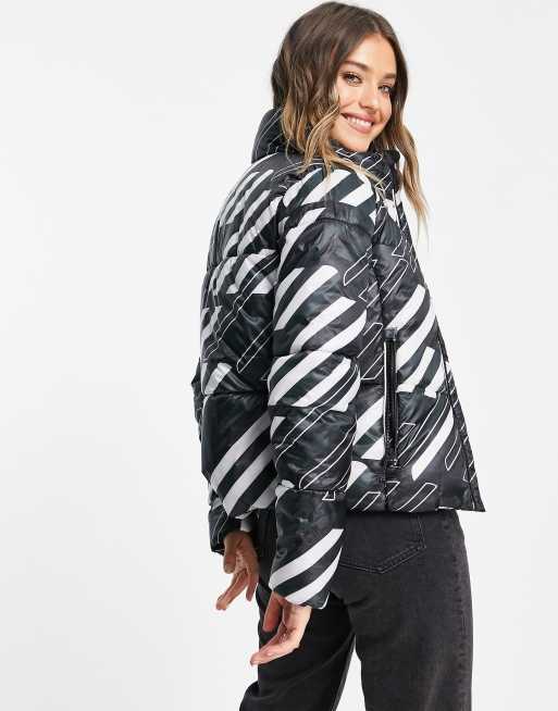 Superdry – Sportstyle – Svart flerfärgad jacka med vaddering, 4 av 4